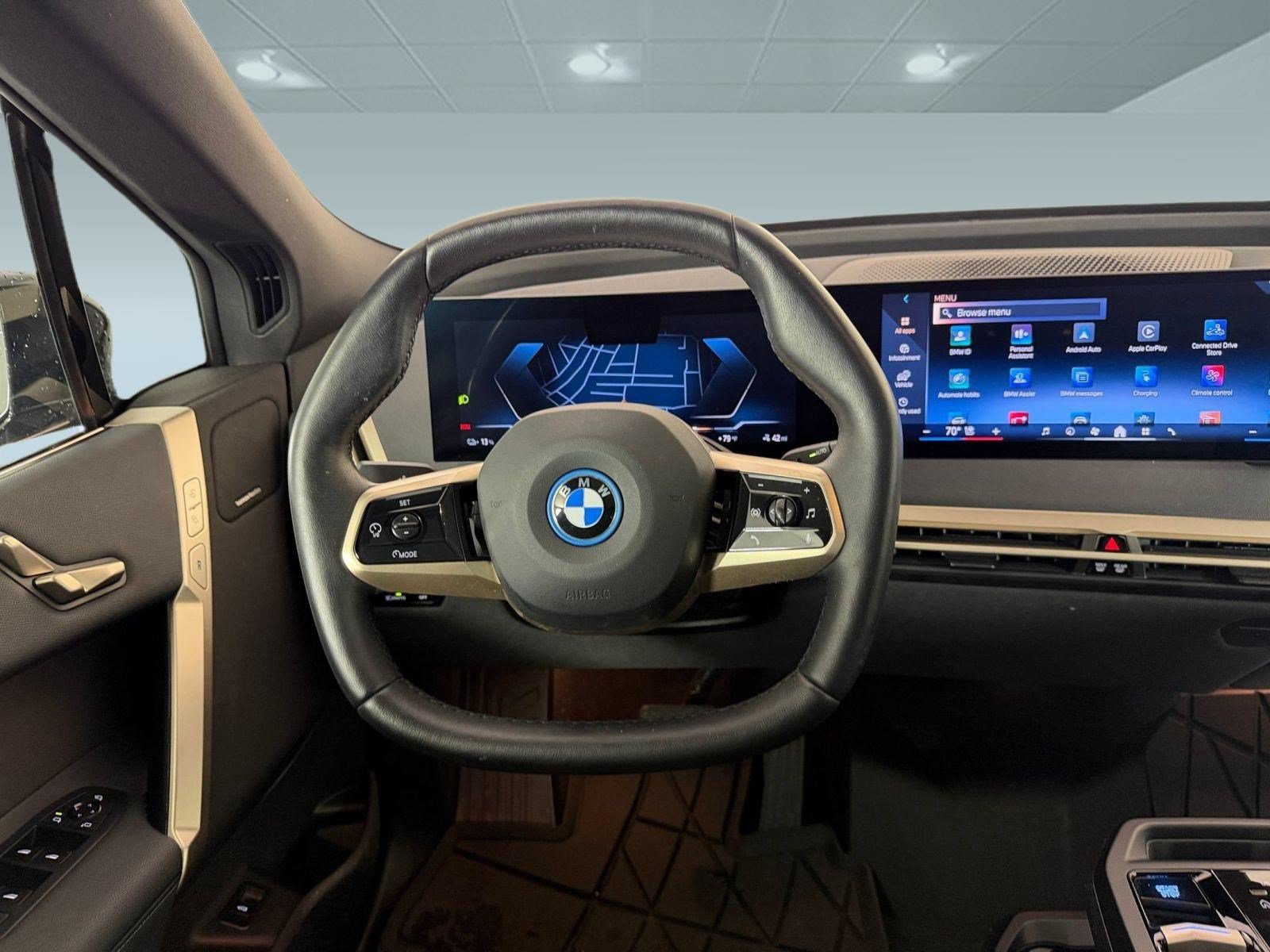 Used 2025 BMW iX xDrive50 AWD/4WD image 4