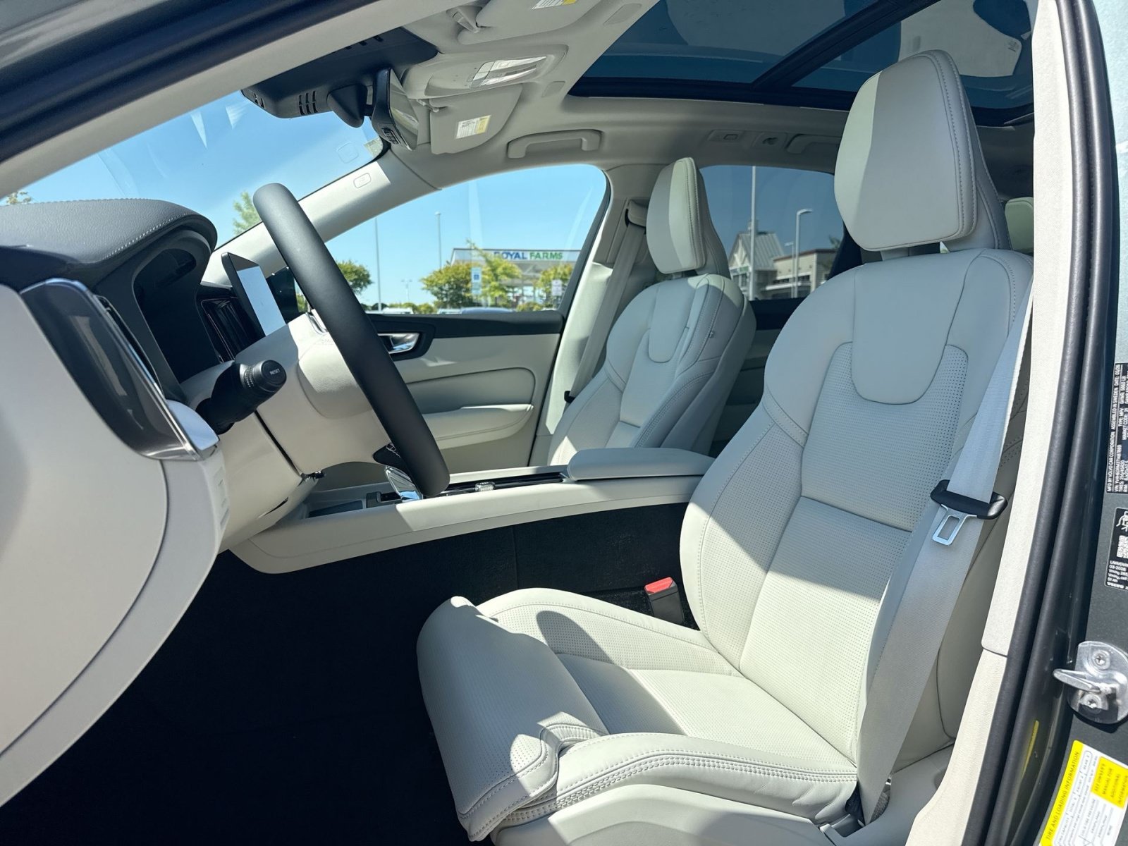 New 2026 Volvo XC60 T8 Ultra w/ Climate Package AWD/4WD image 12