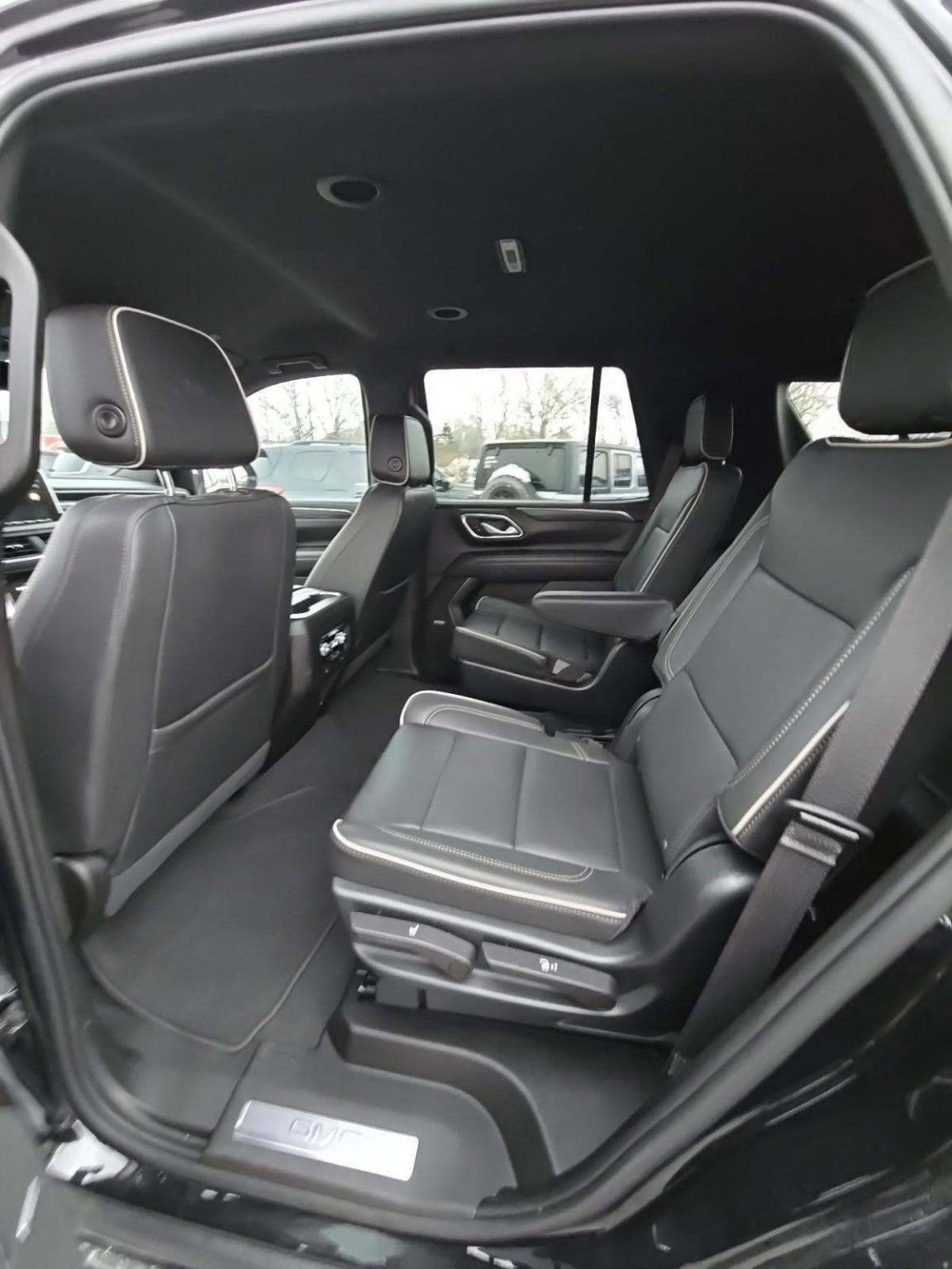 Used 2023 GMC Yukon SLT image 8