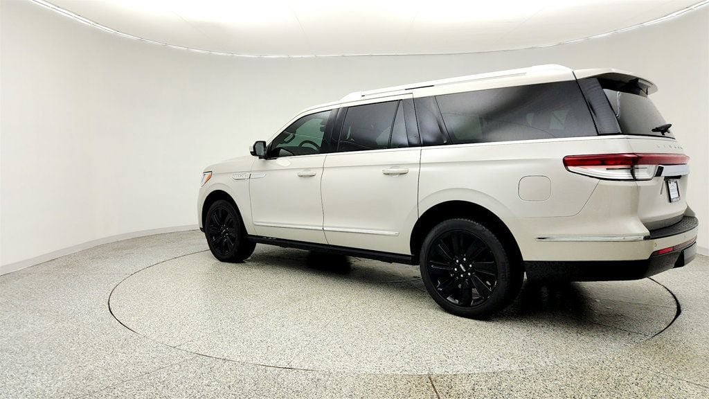 Used 2024 Lincoln Navigator L Reserve AWD/4WD image 7