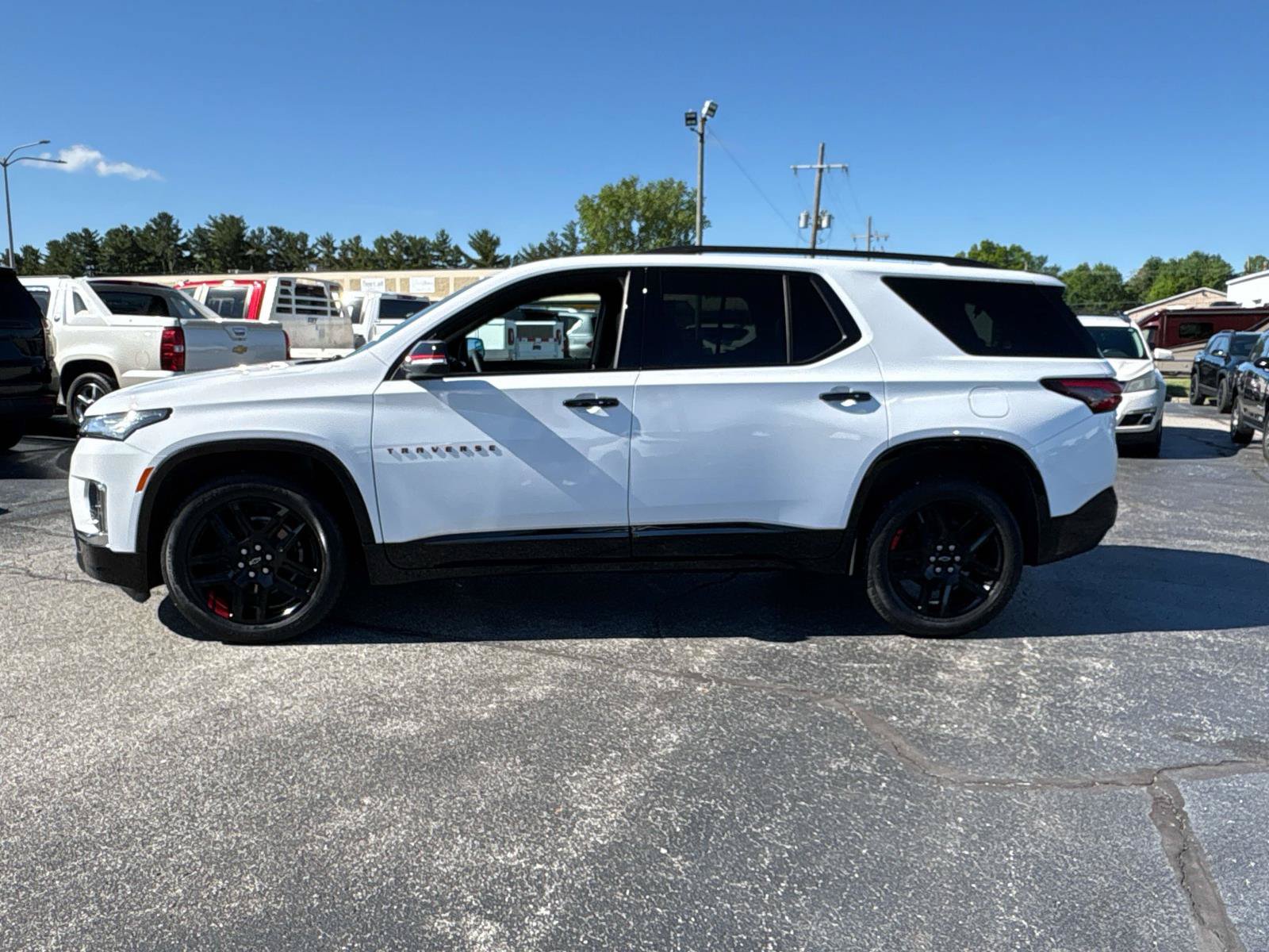 Used 2024 Chevrolet Traverse Premier w/ Redline Edition AWD/4WD image 2