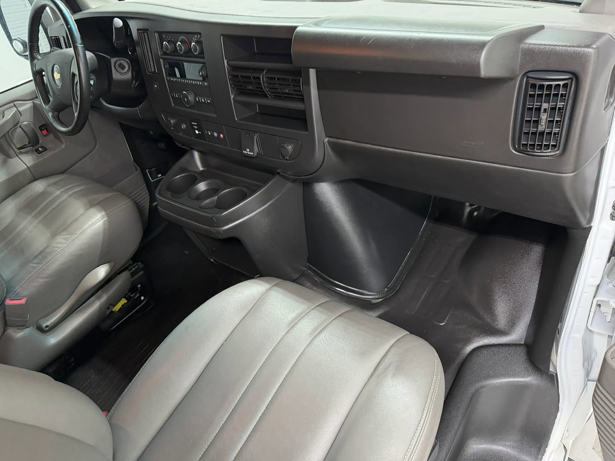 Used 2023 Chevrolet Express 3500 LS RWD image 8