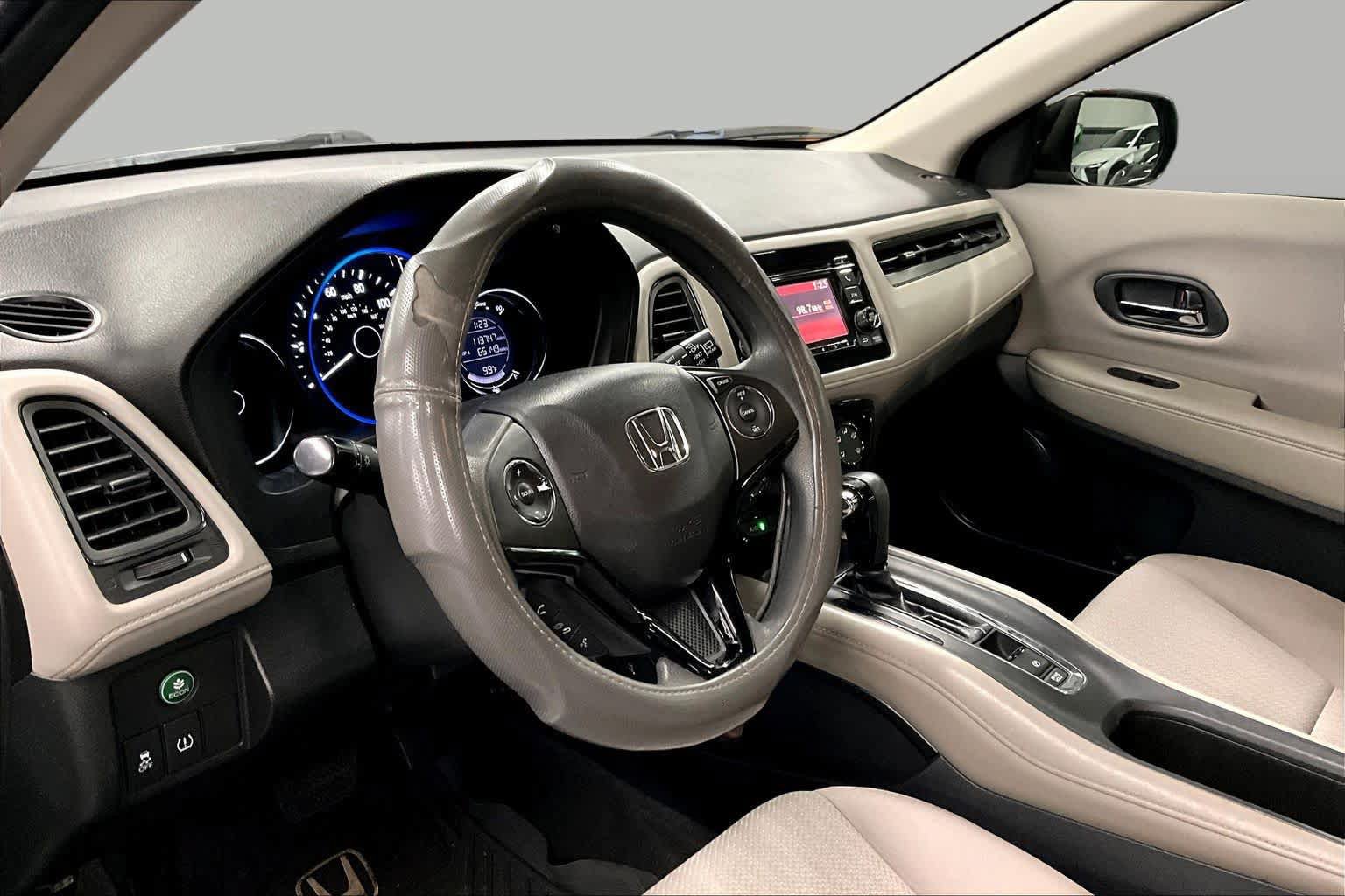 Used 2017 Honda HR-V LX image 17
