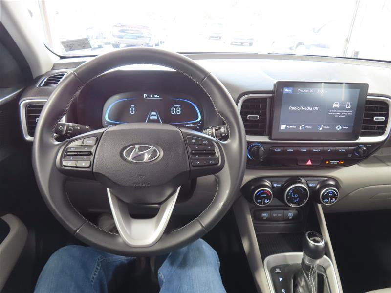 Used 2025 Hyundai Venue SEL FWD image 19