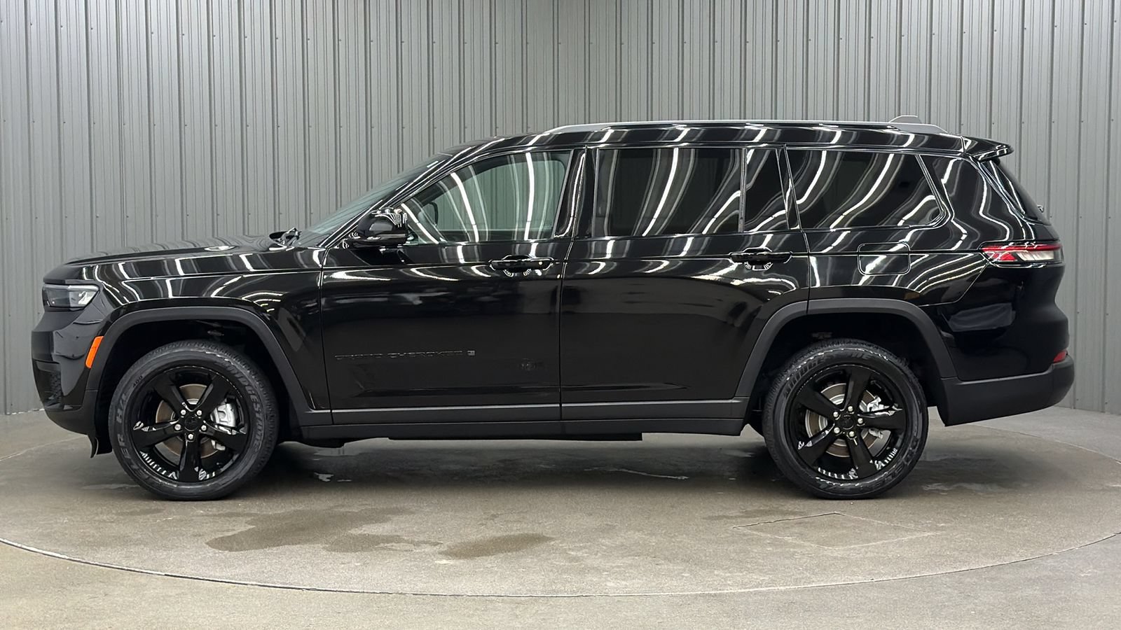 Used 2023 Jeep Grand Cherokee L Altitude AWD/4WD image 2