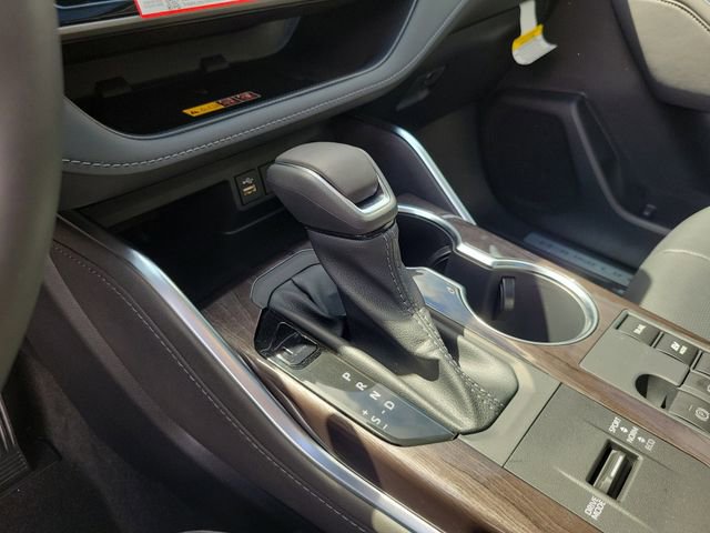 Used 2026 Toyota Highlander Limited image 11