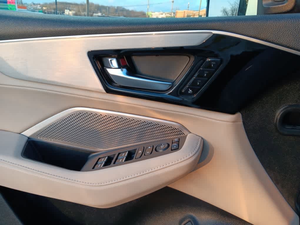 Used 2023 Acura MDX SH-AWD w/ Technology Package image 34