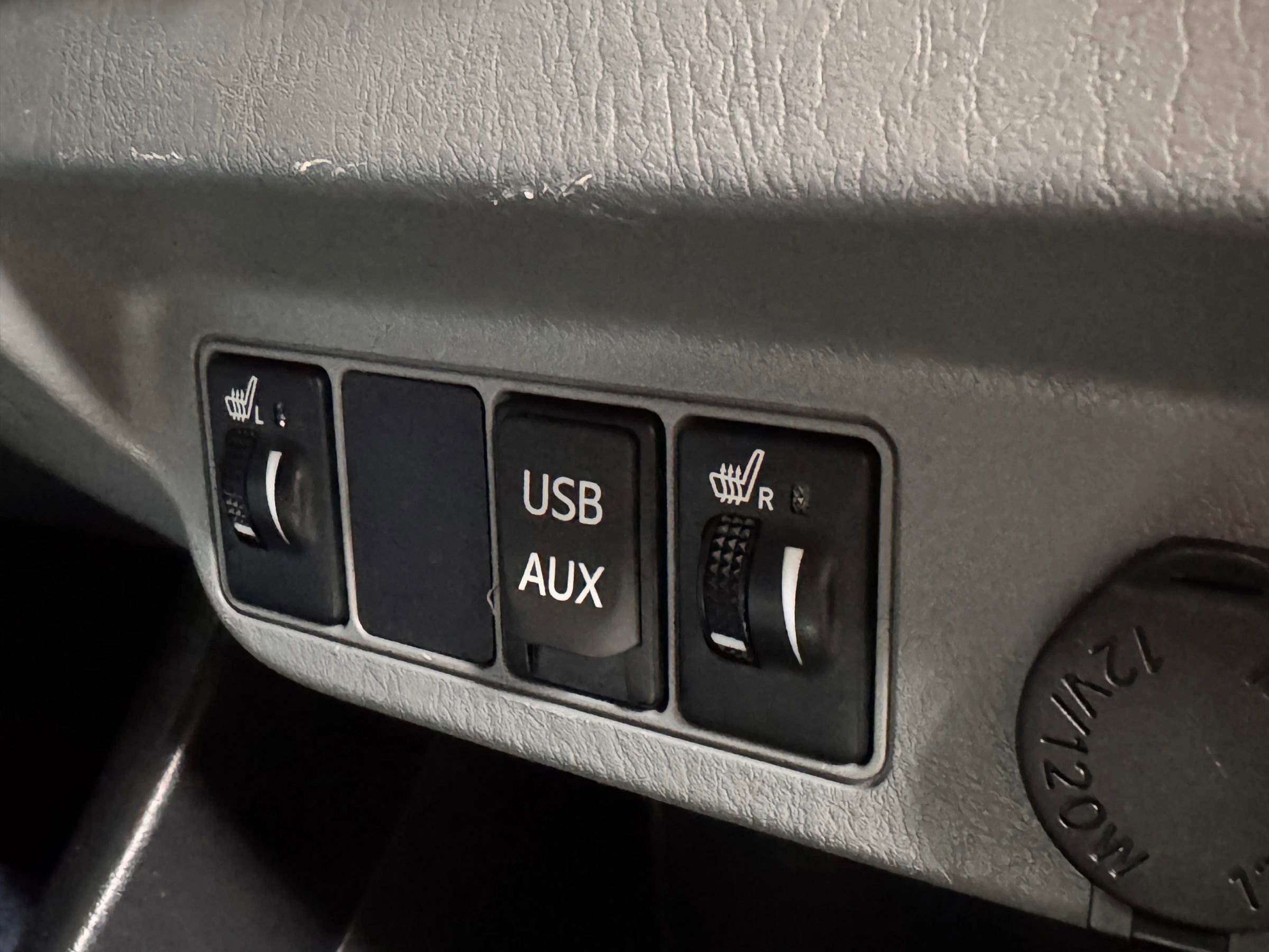 Used 2015 Toyota Tacoma 4x4 Double Cab w/ Limited Package image 12