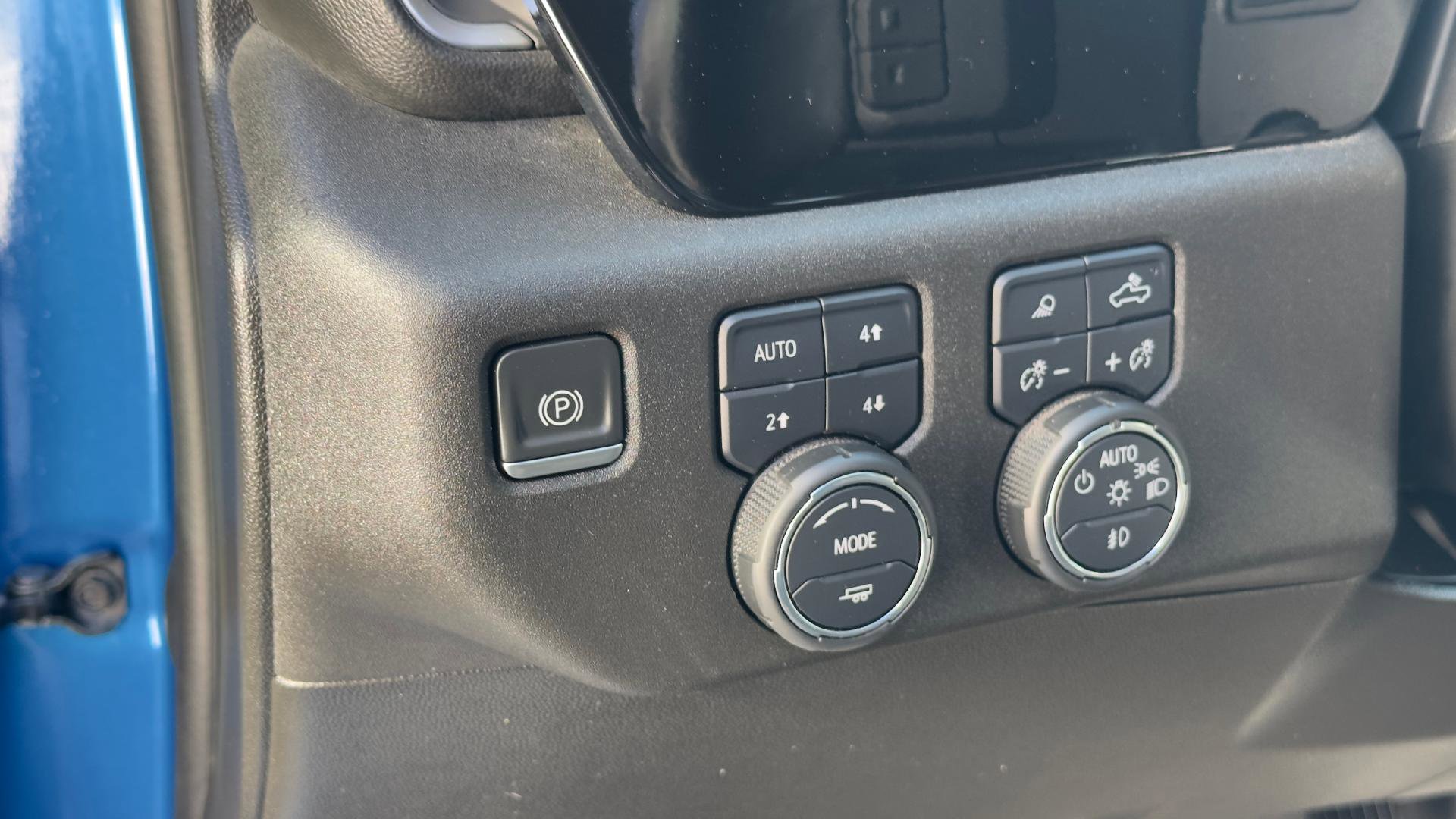 Used 2022 Chevrolet Silverado 1500 LTZ AWD/4WD image 14