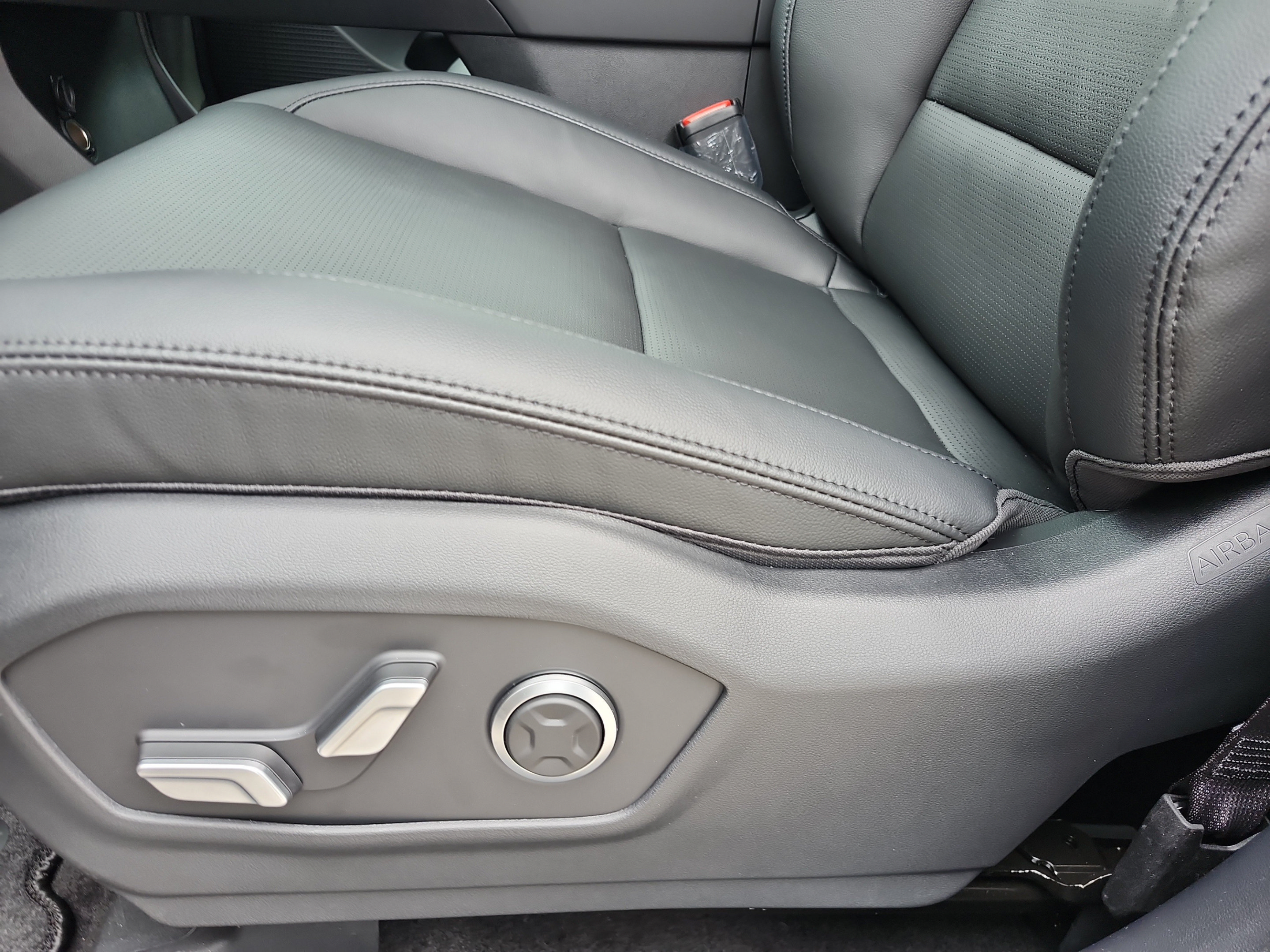 New 2026 Hyundai Santa Fe Limited FWD image 15