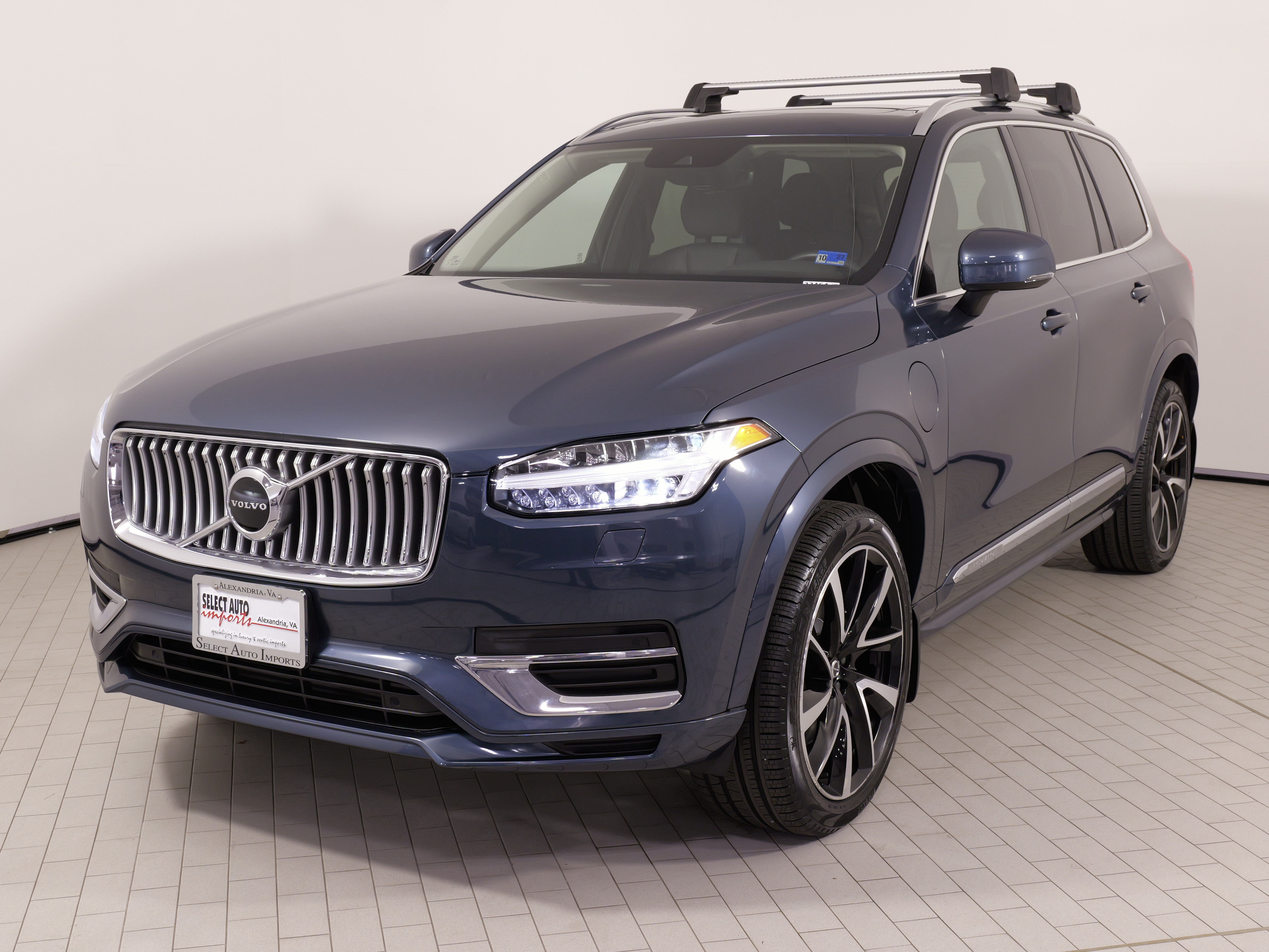 Used 2021 Volvo XC90 T8 Inscription Expression w/ Protection Package Premier AWD/4WD image 4