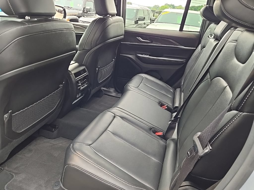 Certified 2024 Jeep Grand Cherokee Limited AWD/4WD image 12