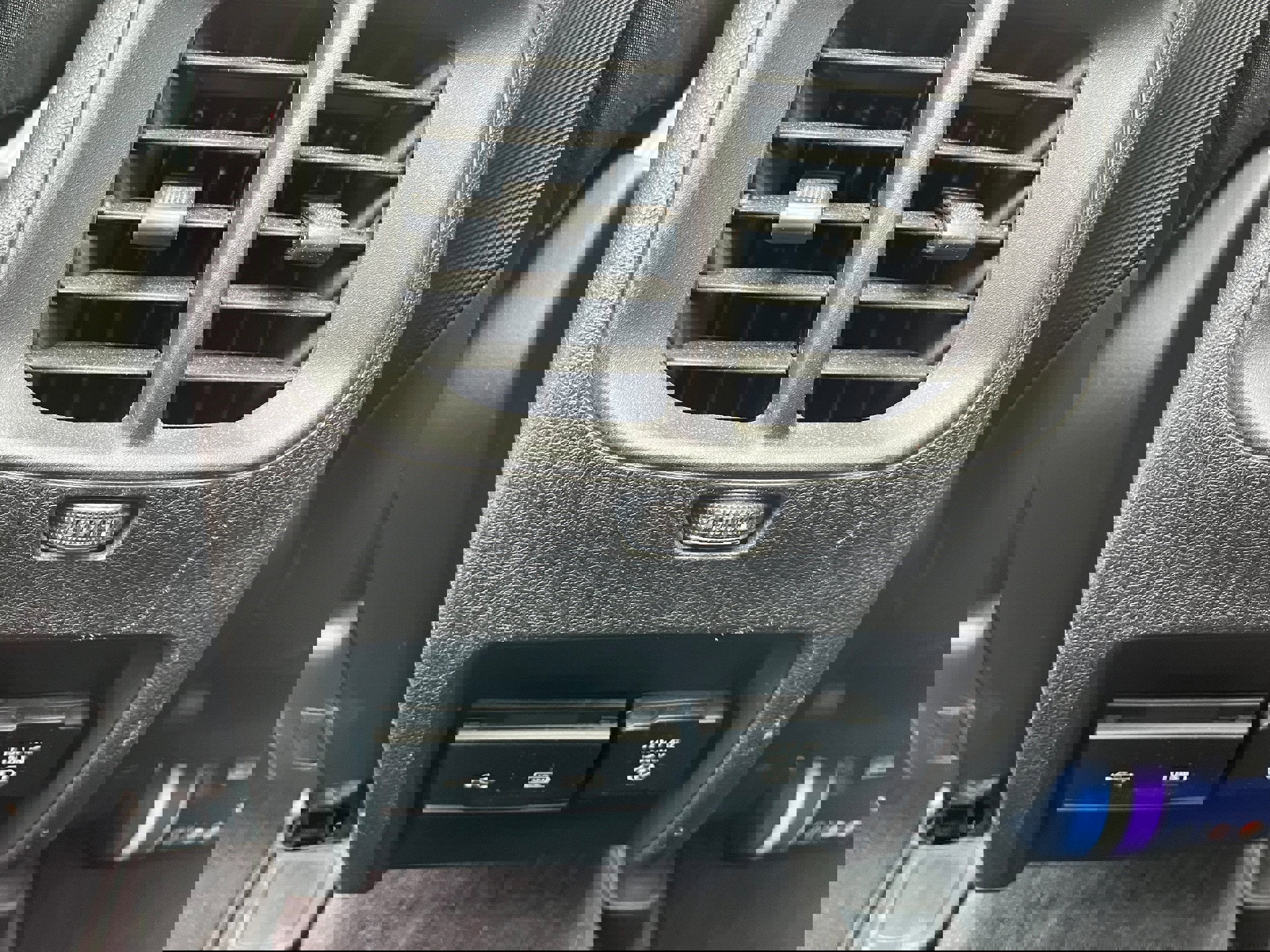 Used 2019 Jeep Cherokee Limited image 11