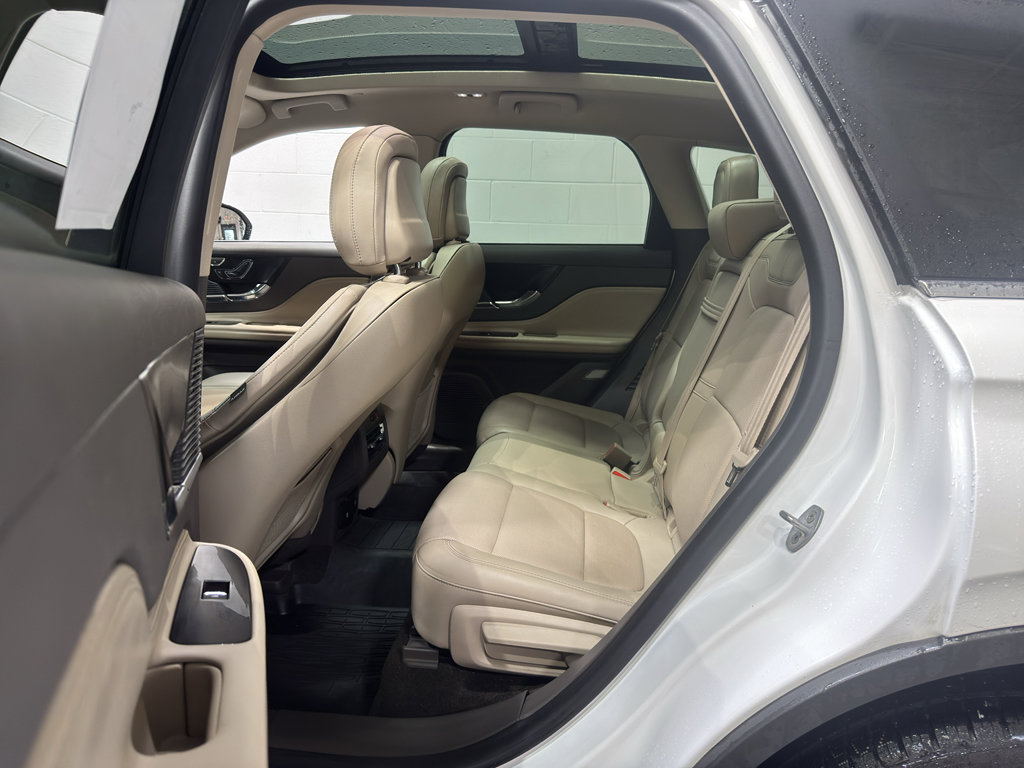 Used 2022 Lincoln Corsair Reserve w/ Equipment Group 201A image 10