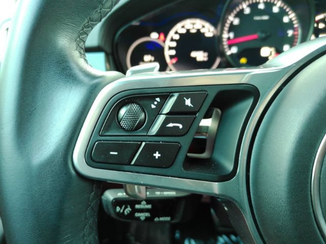 Used 2022 Porsche Cayenne S Platinum AWD/4WD image 39