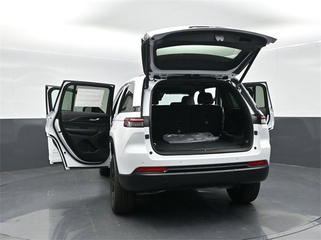 New 2025 Jeep Grand Cherokee Altitude image 59