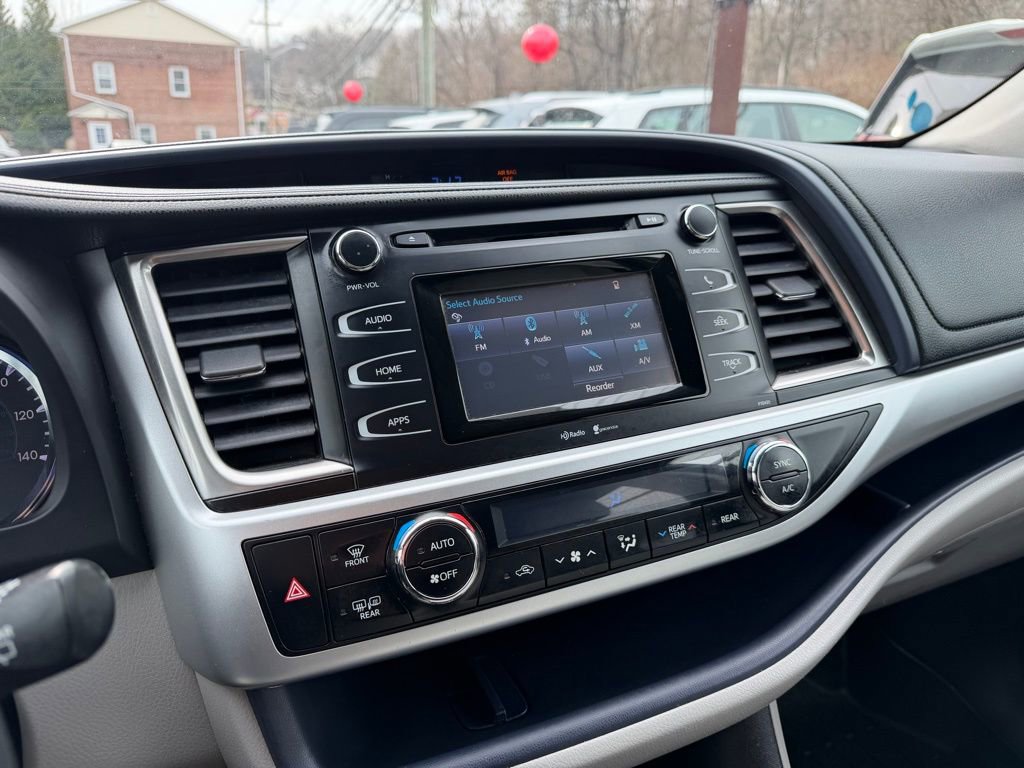 Used 2014 Toyota Highlander Plus image 22