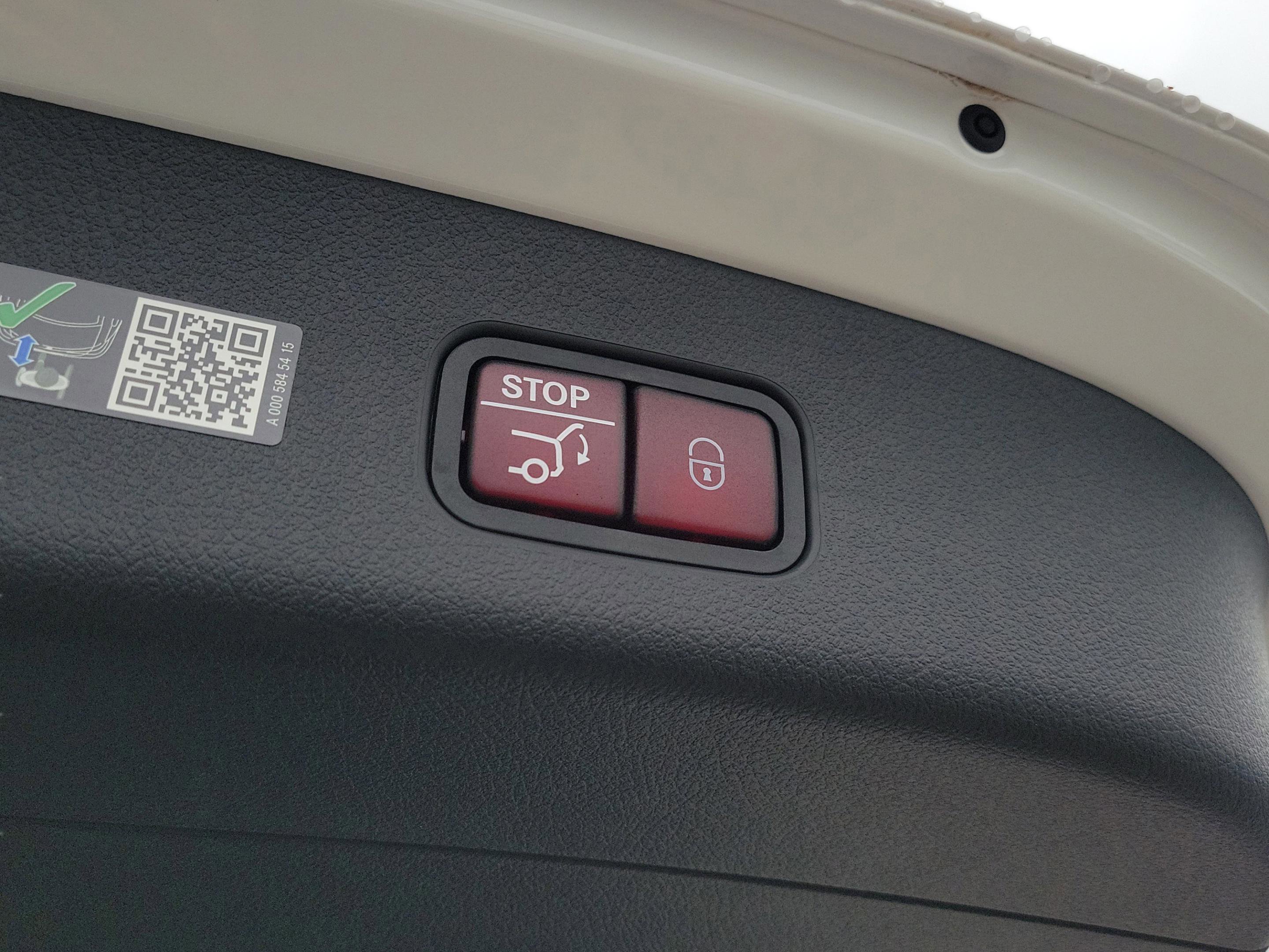 Used 2025 Mercedes-Benz GLC 300 image 9
