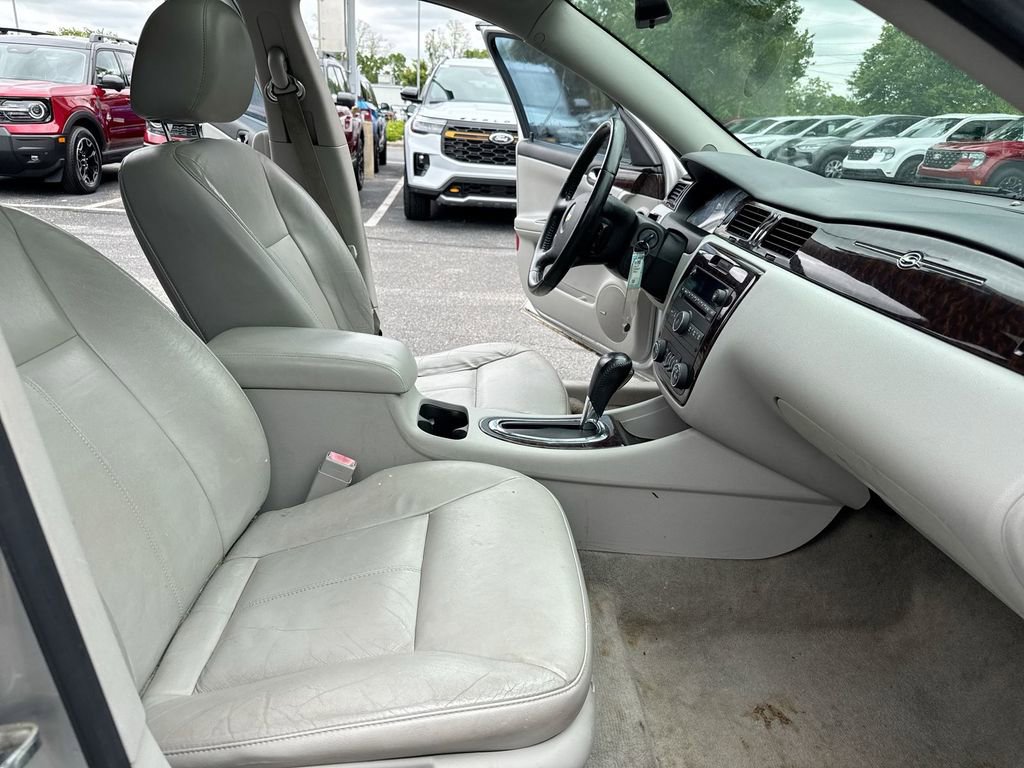 Used 2012 Chevrolet Impala LTZ FWD image 21