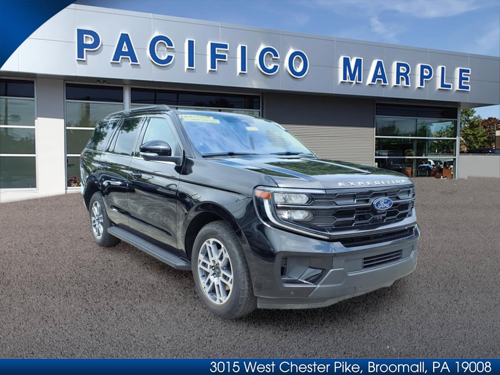 Certified 2025 Ford Expedition Active AWD/4WD image 1
