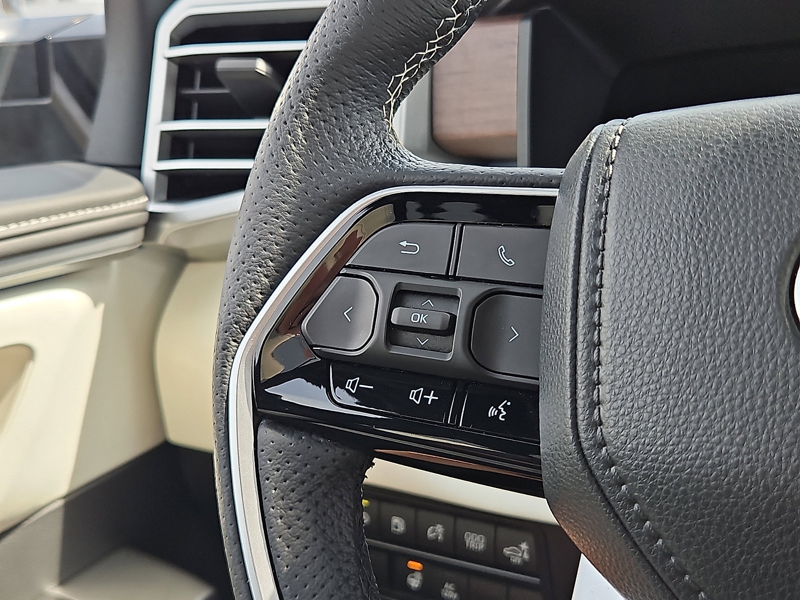 Used 2024 Toyota Sequoia Capstone image 21