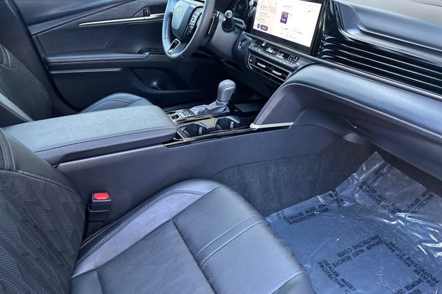 Used 2025 Toyota Camry XSE FWD image 12