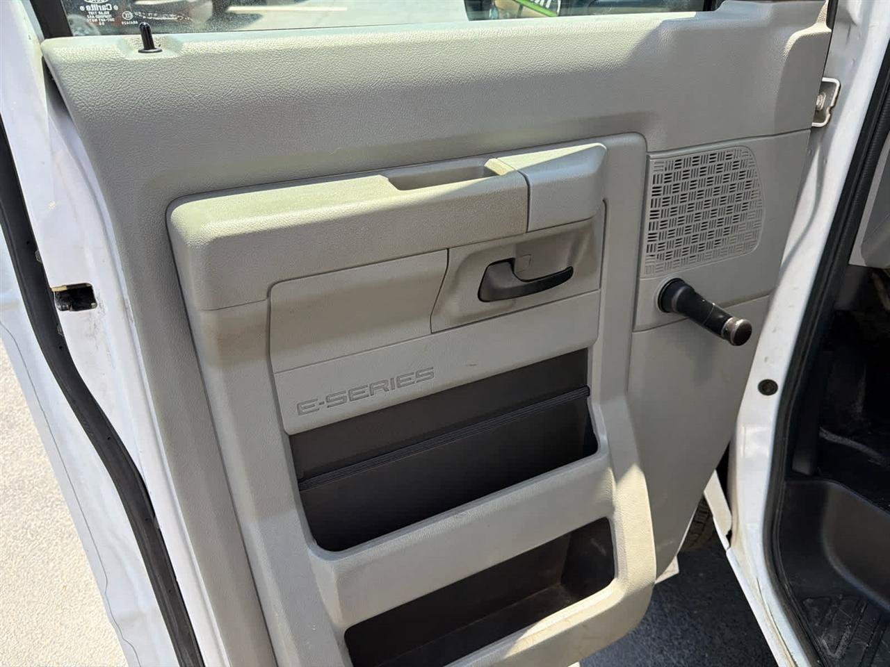 Used 2016 Ford E-450 and Econoline 450 Super Duty w/ Exterior Upgrade Package RWD image 15