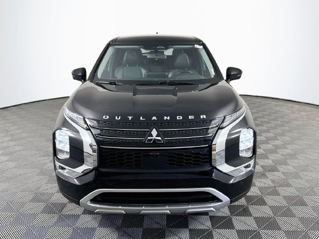 Used 2023 Mitsubishi Outlander SE FWD image 2