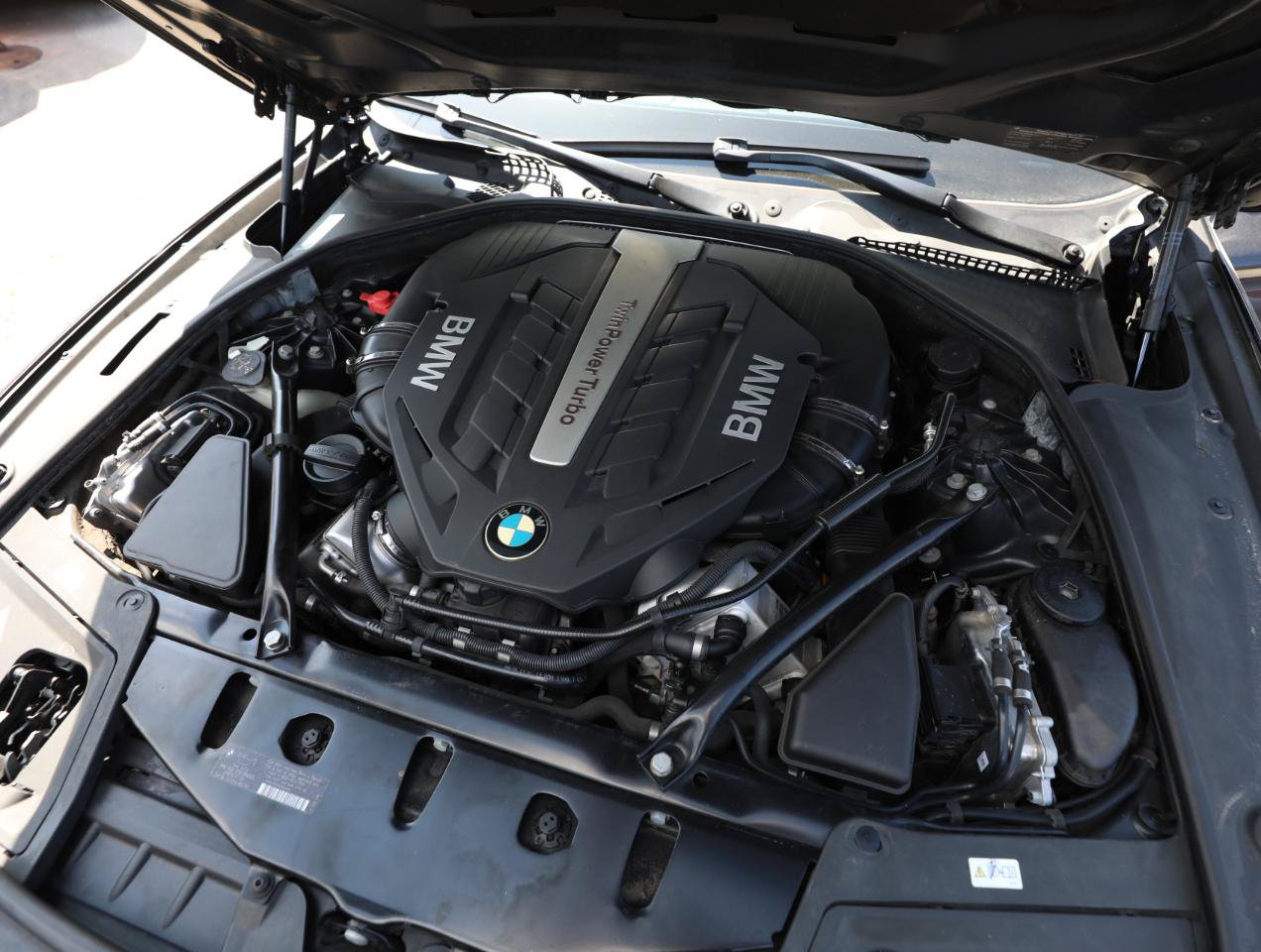 Used 2014 BMW 550i xDrive Sedan AWD/4WD image 28