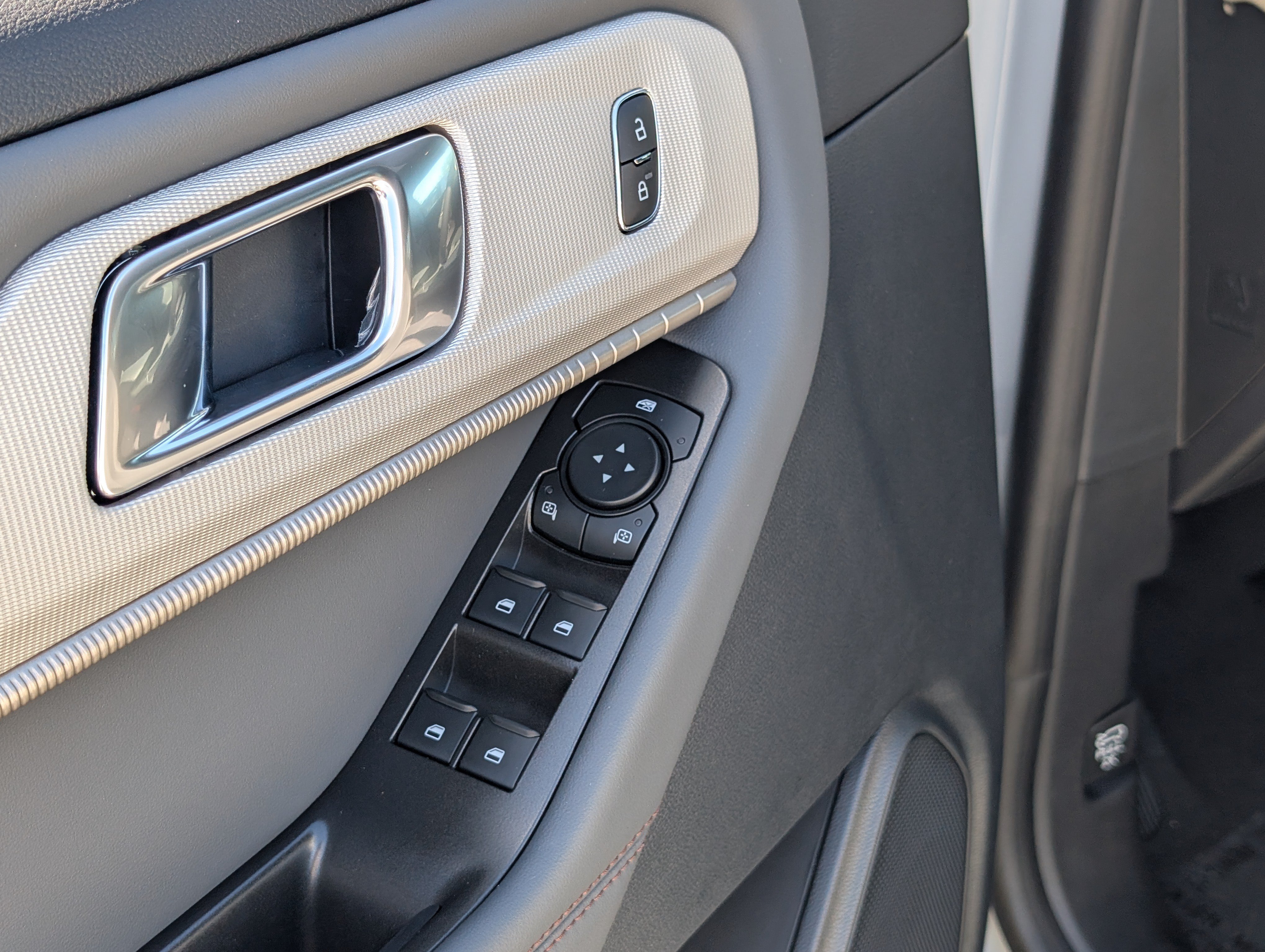 New 2027 Ford Explorer Active AWD/4WD image 16