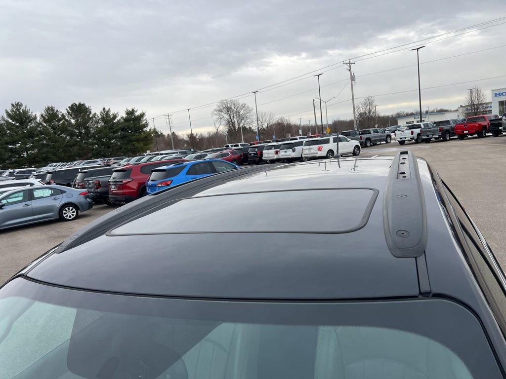 Used 2011 Chevrolet Traverse LTZ image 15