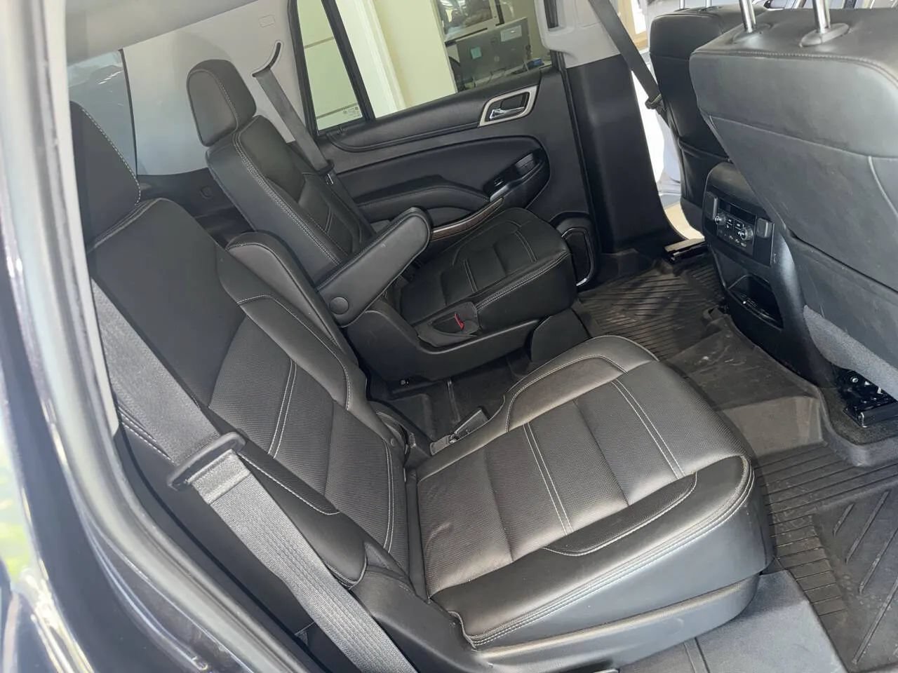 Used 2018 GMC Yukon Denali w/ Open Road Package AWD/4WD image 28