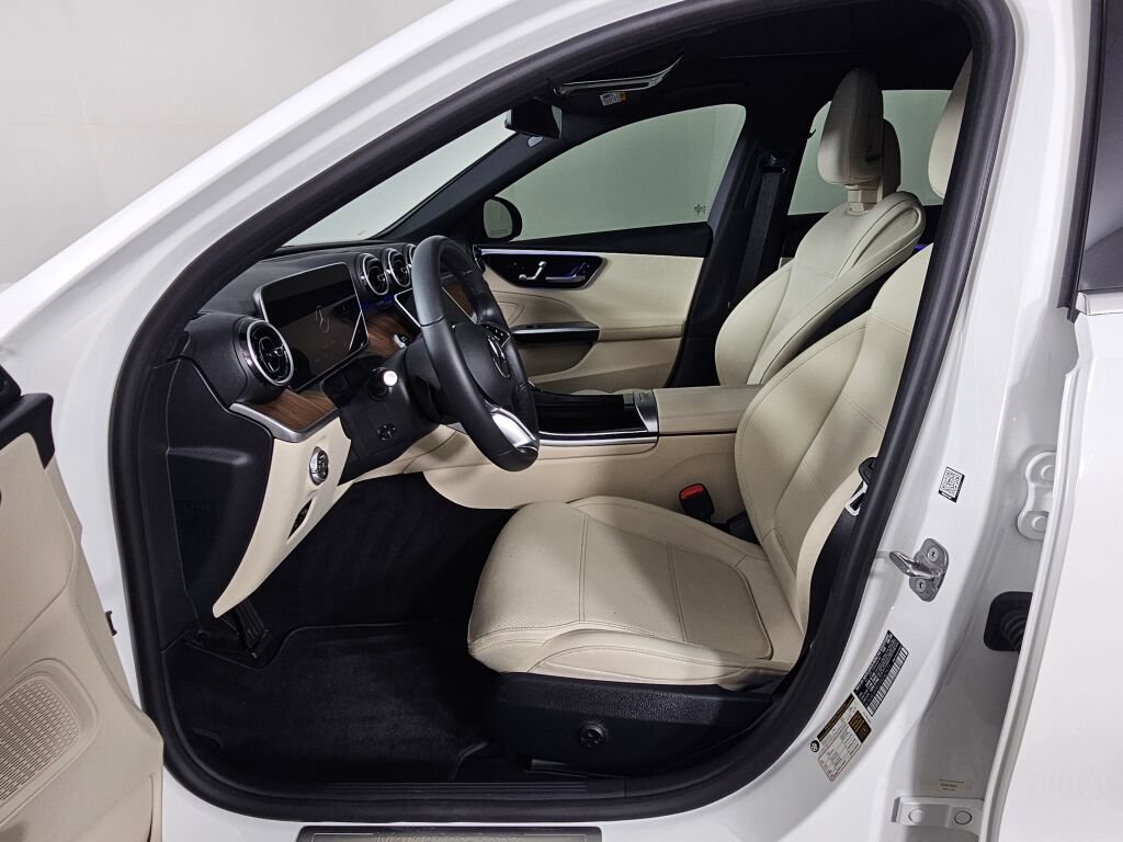 Used 2025 Mercedes-Benz C 300 4MATIC Sedan image 20