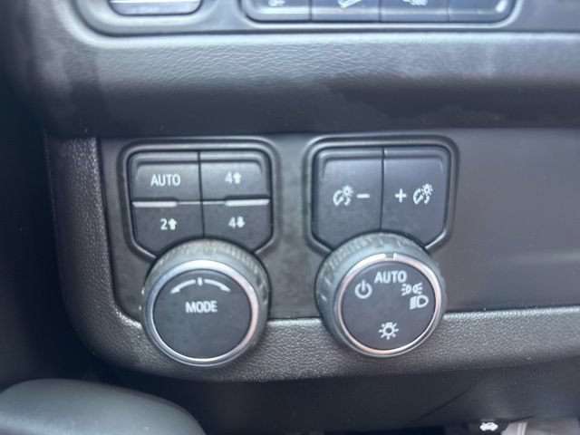 Used 2023 Chevrolet Tahoe Z71 w/ Luxury Package AWD/4WD image 18