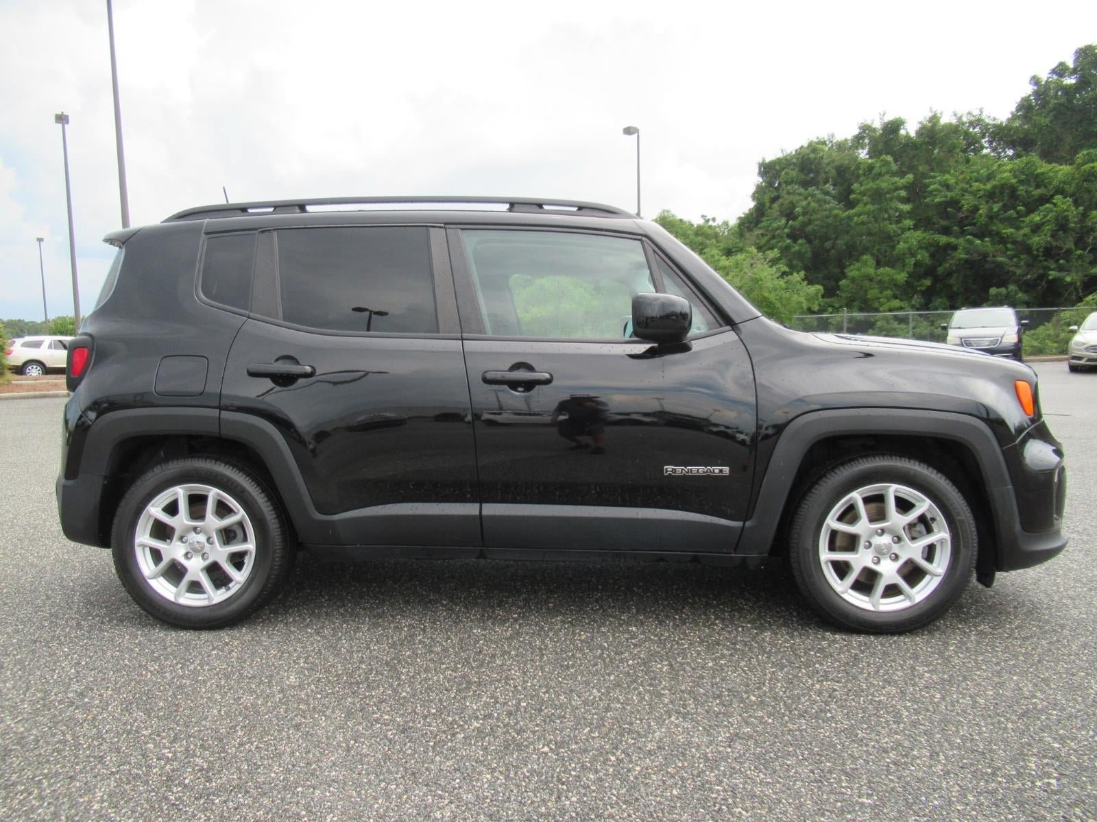 Used 2020 Jeep Renegade Latitude FWD image 2