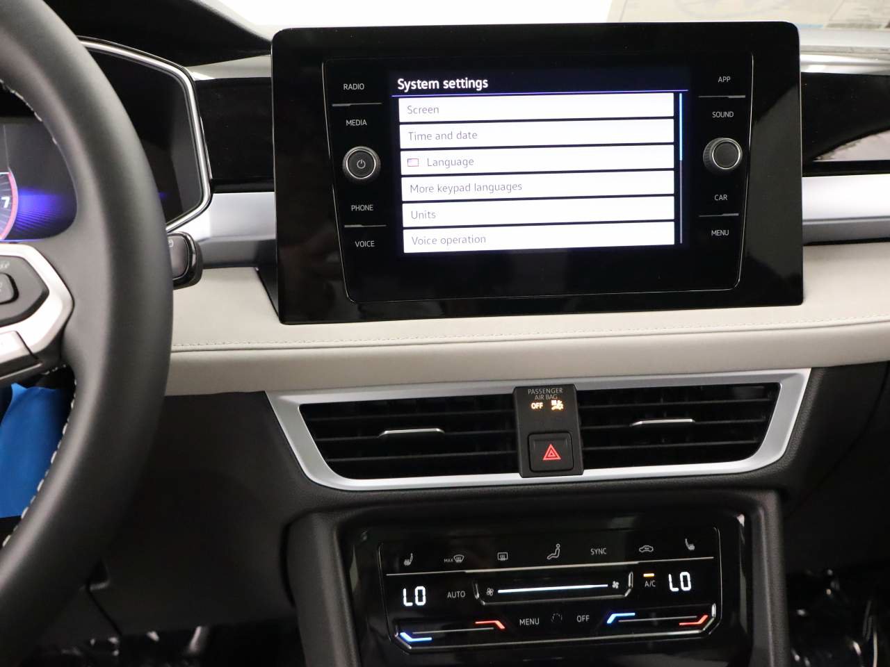 New 2026 Volkswagen Taos SE FWD image 9