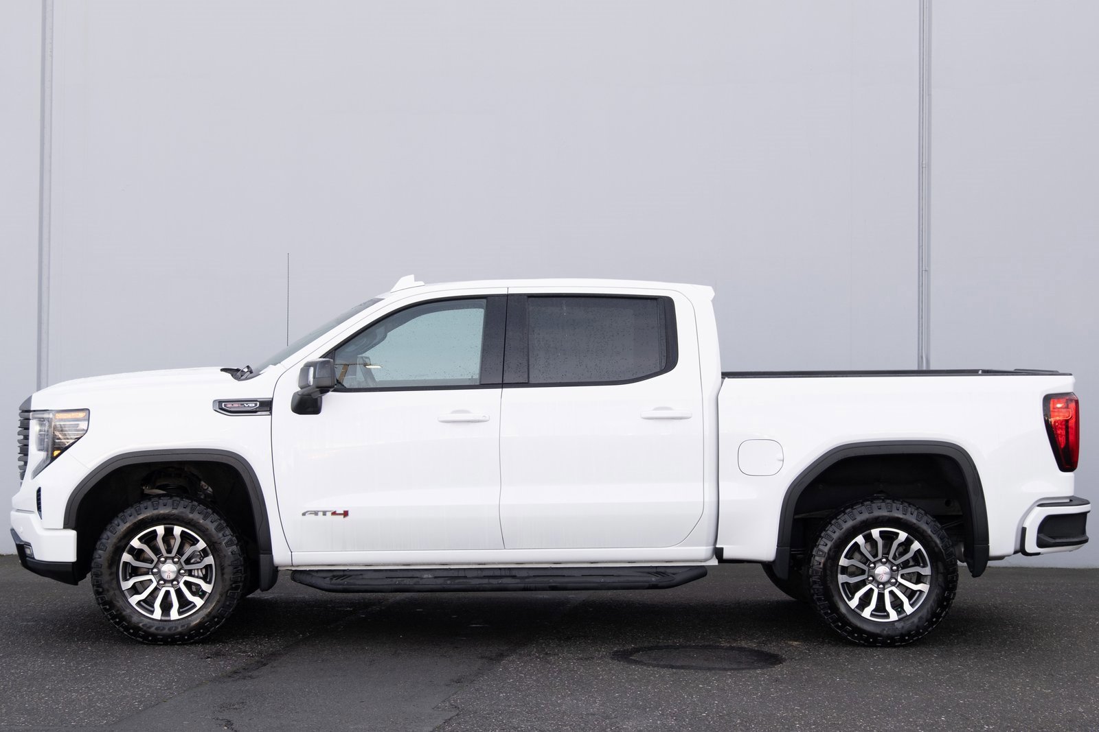 Used 2023 GMC Sierra 1500 AT4 w/ Technology Package image 30