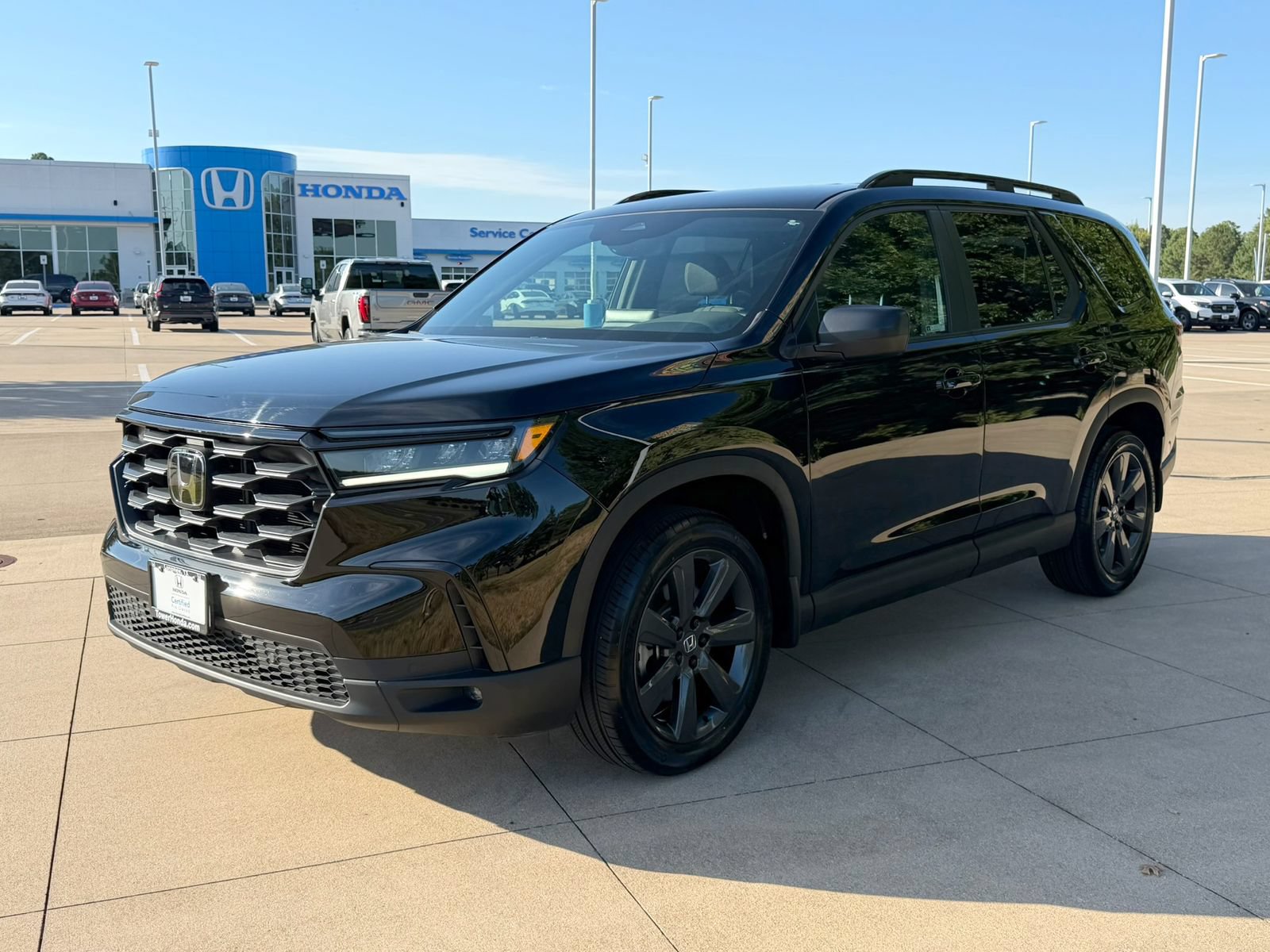 Used 2025 Honda Pilot Sport image 3