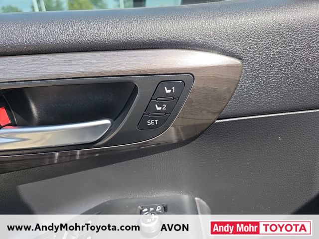 Used 2023 Toyota Highlander Platinum FWD image 13
