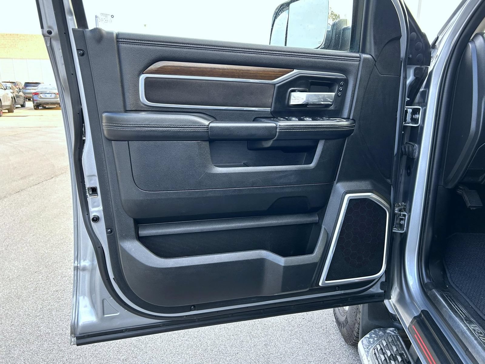 Used 2022 RAM 2500 Laramie AWD/4WD image 9