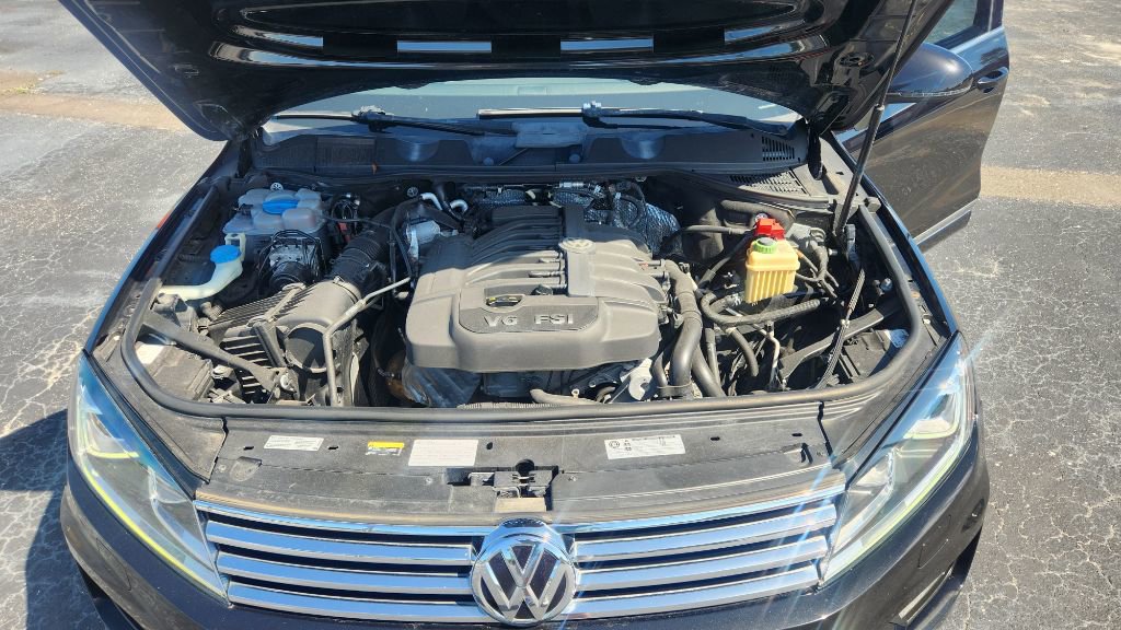 Used 2015 Volkswagen Touareg Sport AWD/4WD image 21