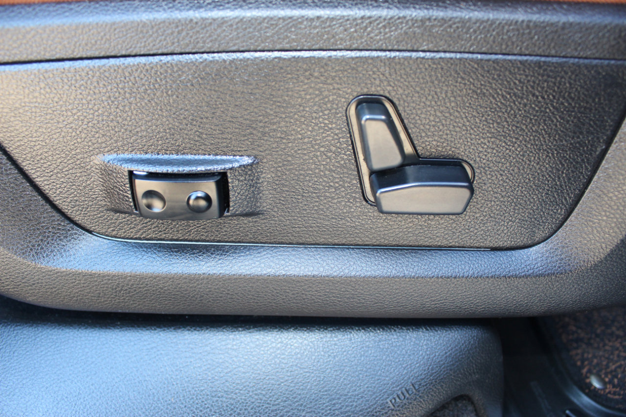 Used 2015 RAM 1500 Laramie Longhorn w/ Convenience Group image 23