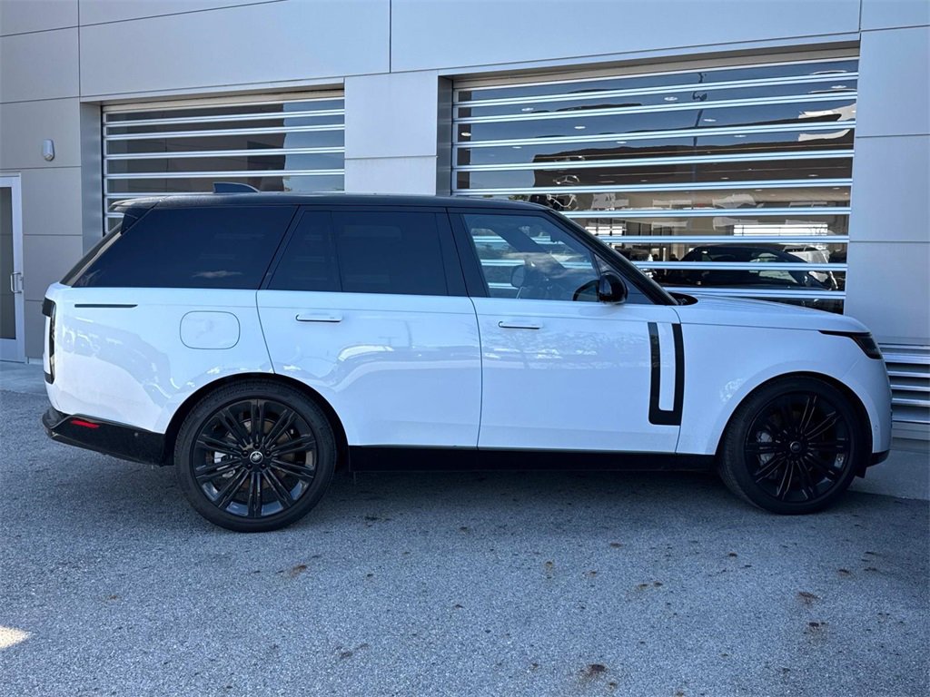 New 2025 Land Rover Range Rover SE image 9