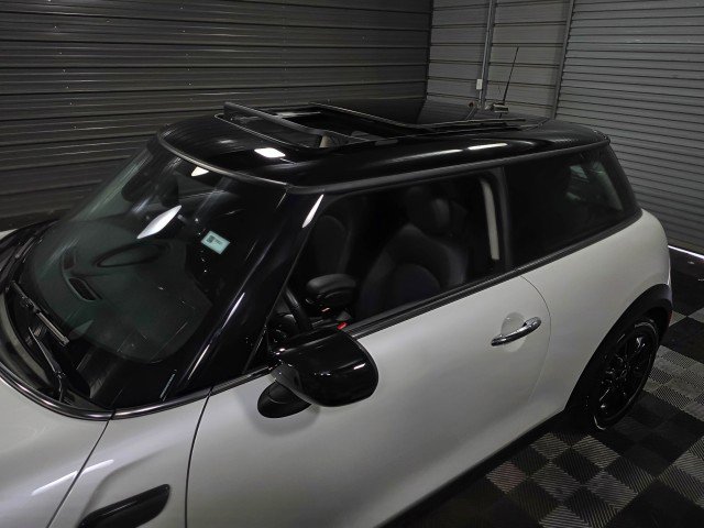 Used 2023 MINI Cooper 2-Door Hardtop image 10