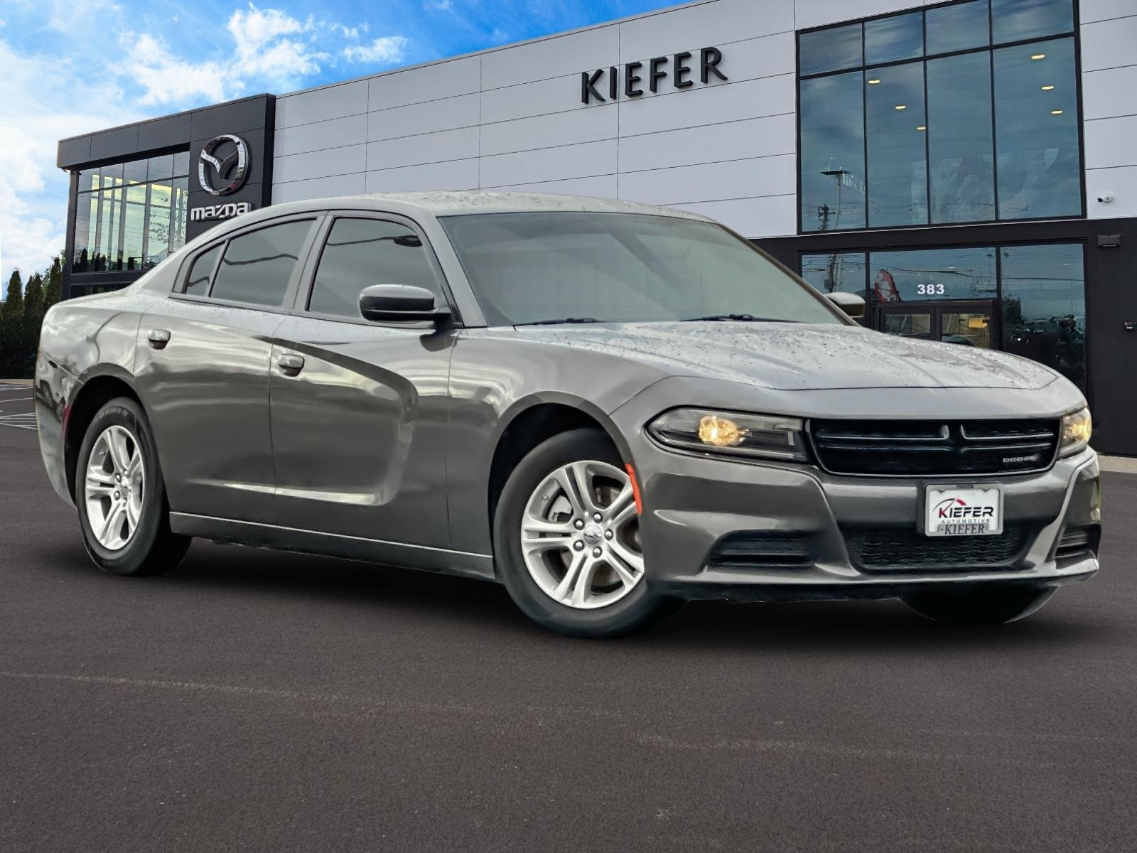 Used 2022 Dodge Charger SXT image 2