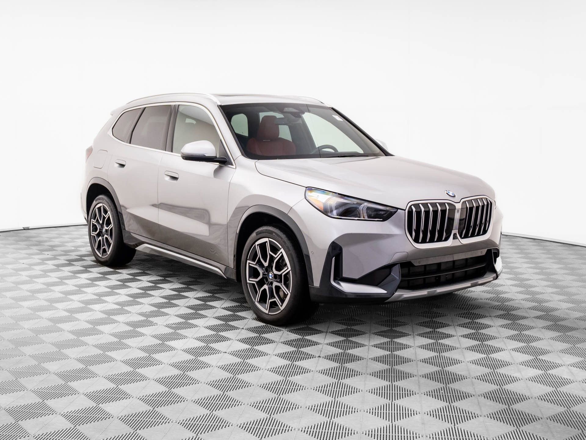 Certified 2025 BMW X1 xDrive28i image 7