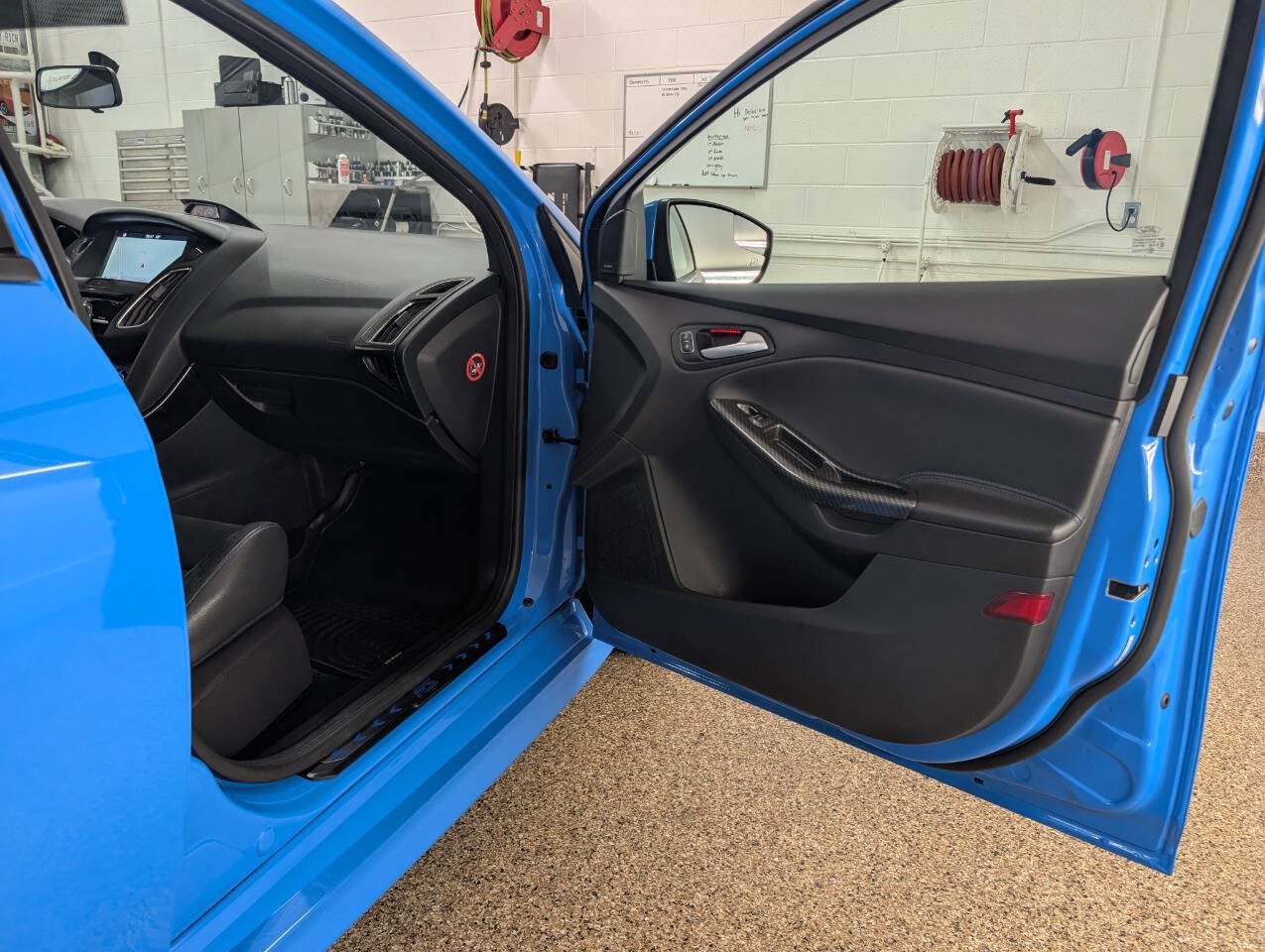 Used 2017 Ford Focus RS AWD/4WD image 19