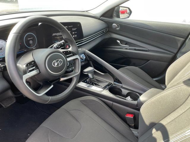 Used 2023 Hyundai Elantra Limited FWD image 6