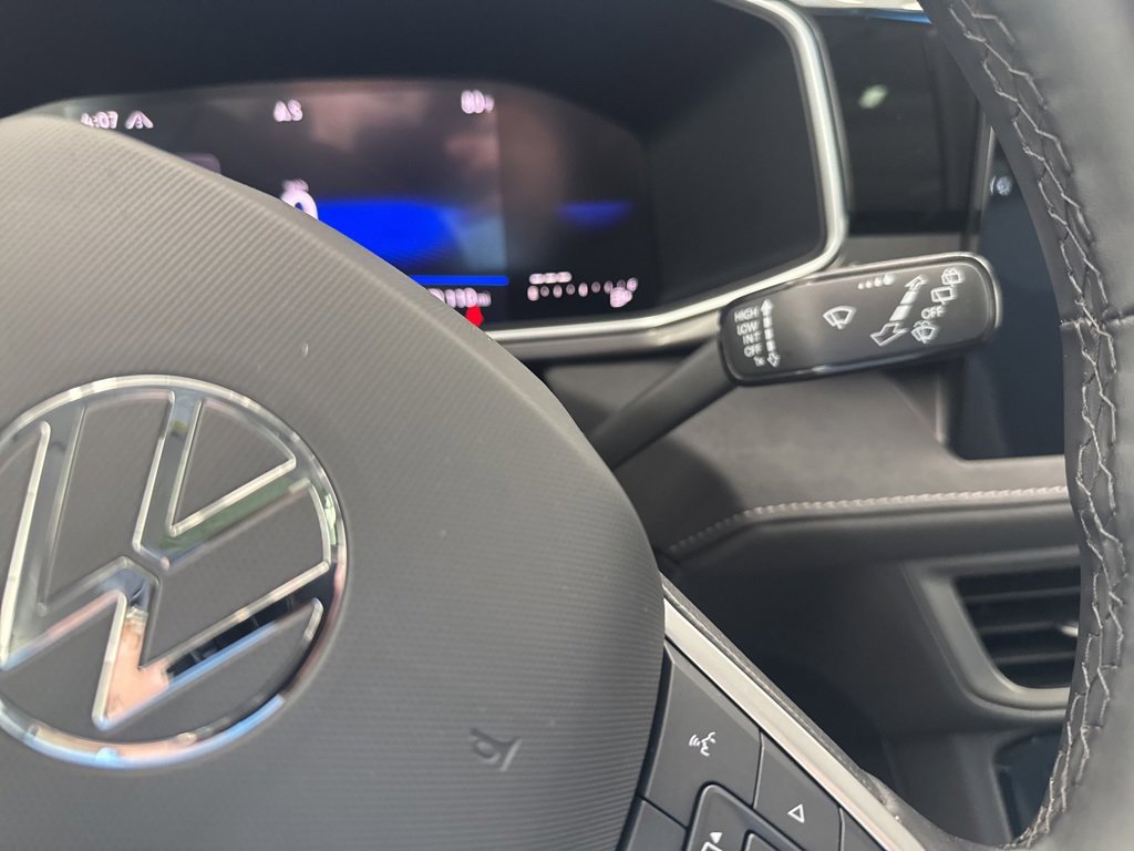 Certified 2025 Volkswagen Taos SE image 19