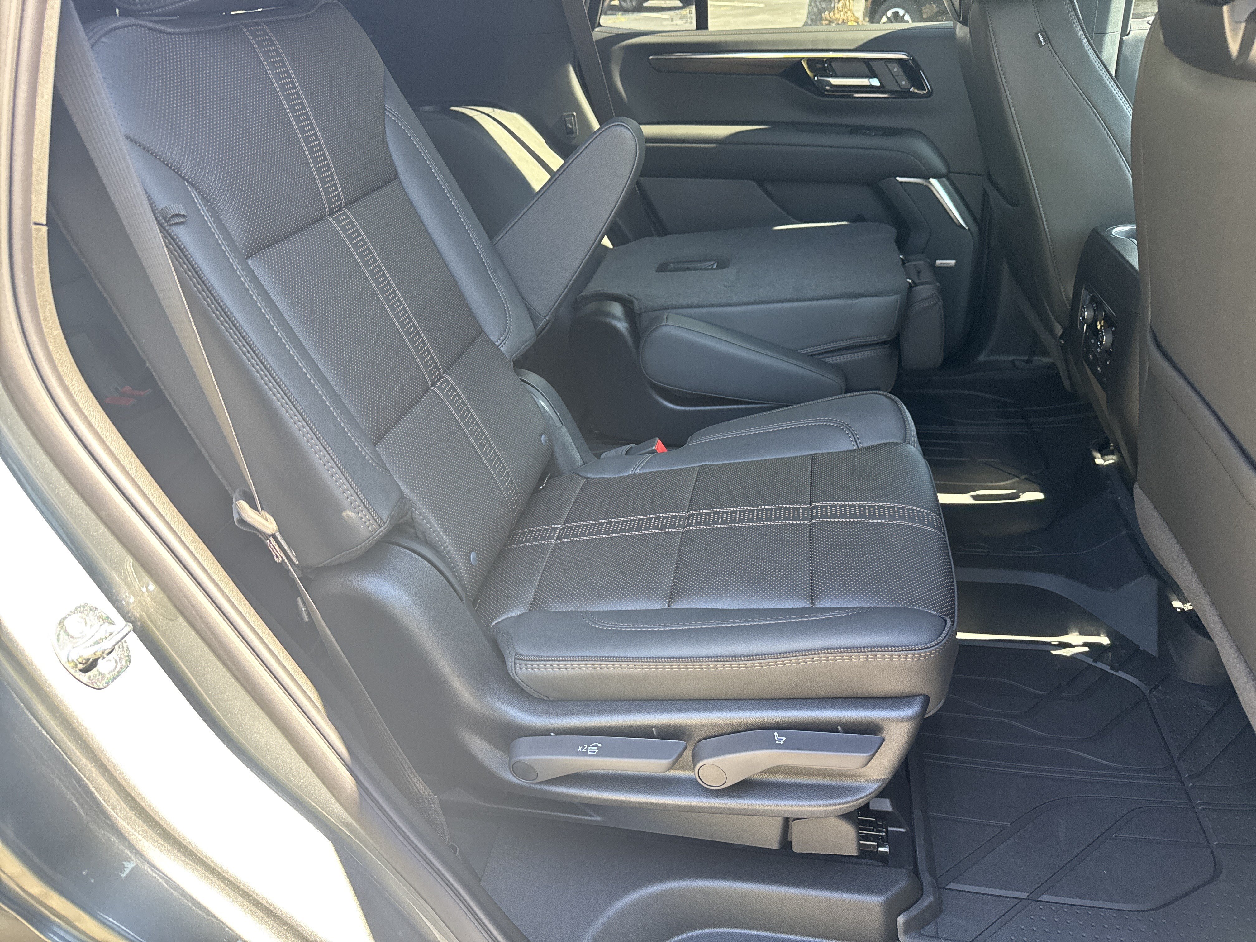 New 2027 Chevrolet Tahoe High Country AWD/4WD image 16